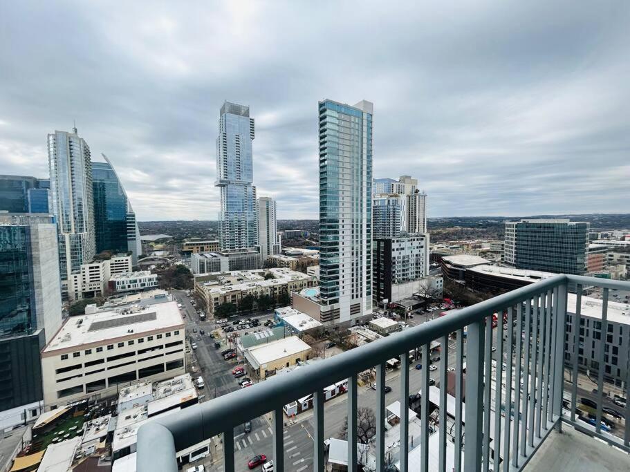 Indulge In Luxury Living 2 Bedroom Gem In The Heart Of Austin With Pool, Gym, And Breathtaking Views Bagian luar foto