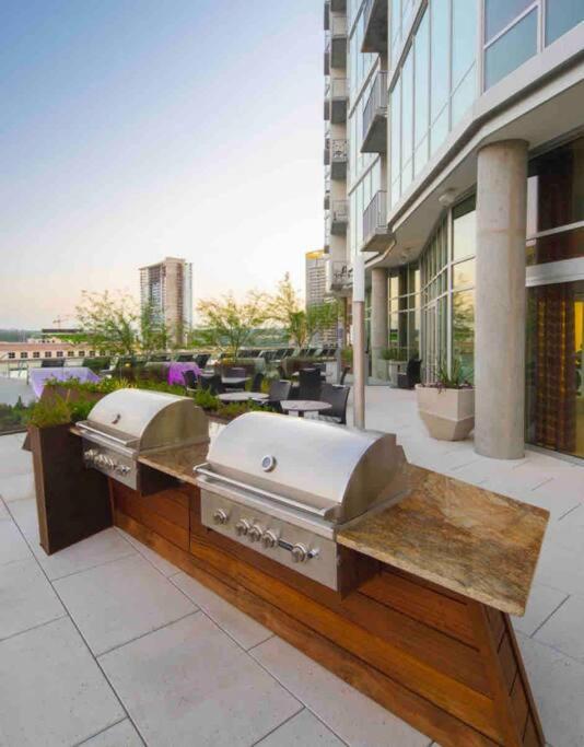 Indulge In Luxury Living 2 Bedroom Gem In The Heart Of Austin With Pool, Gym, And Breathtaking Views Bagian luar foto