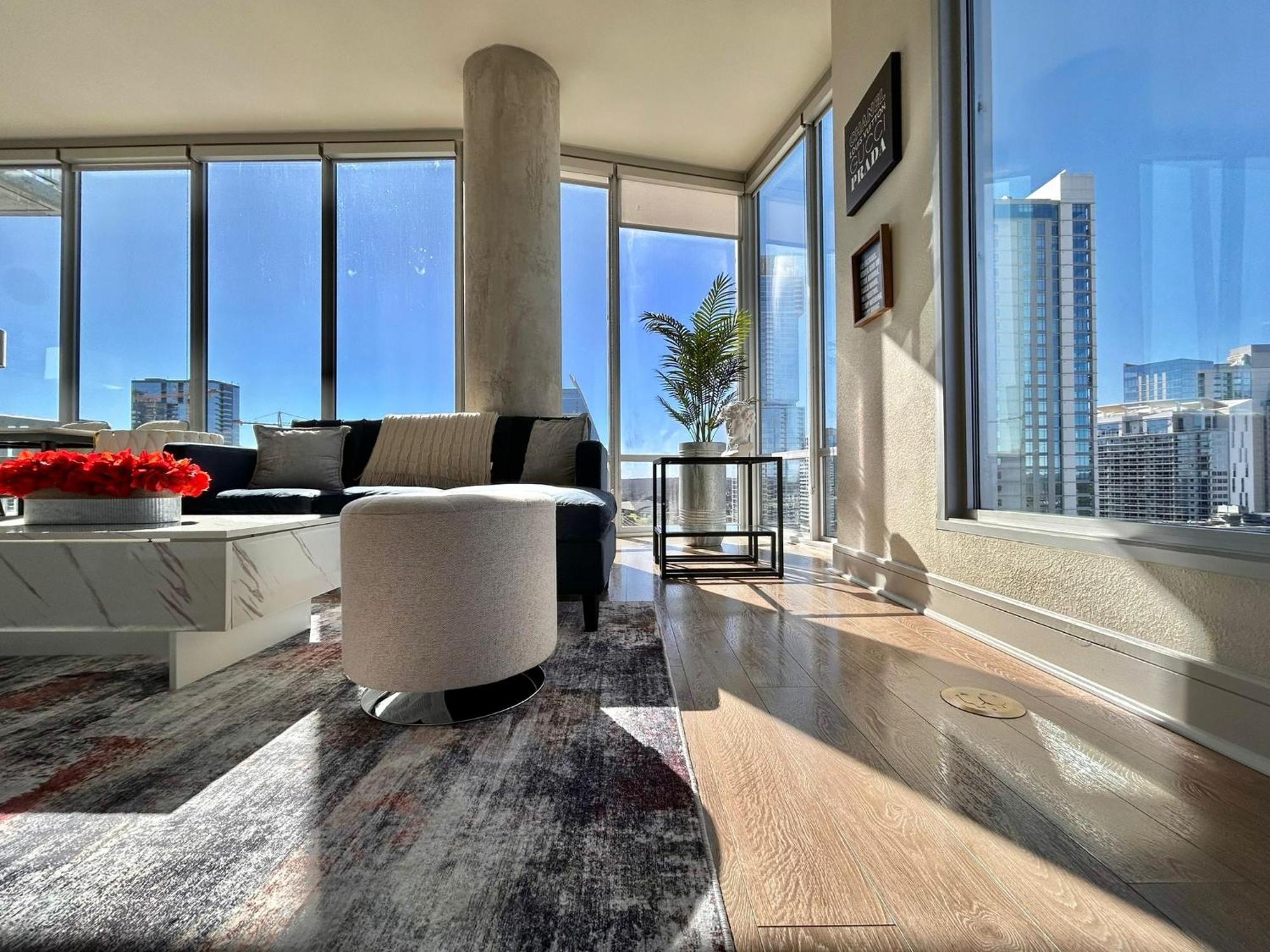 Indulge In Luxury Living 2 Bedroom Gem In The Heart Of Austin With Pool, Gym, And Breathtaking Views Bagian luar foto