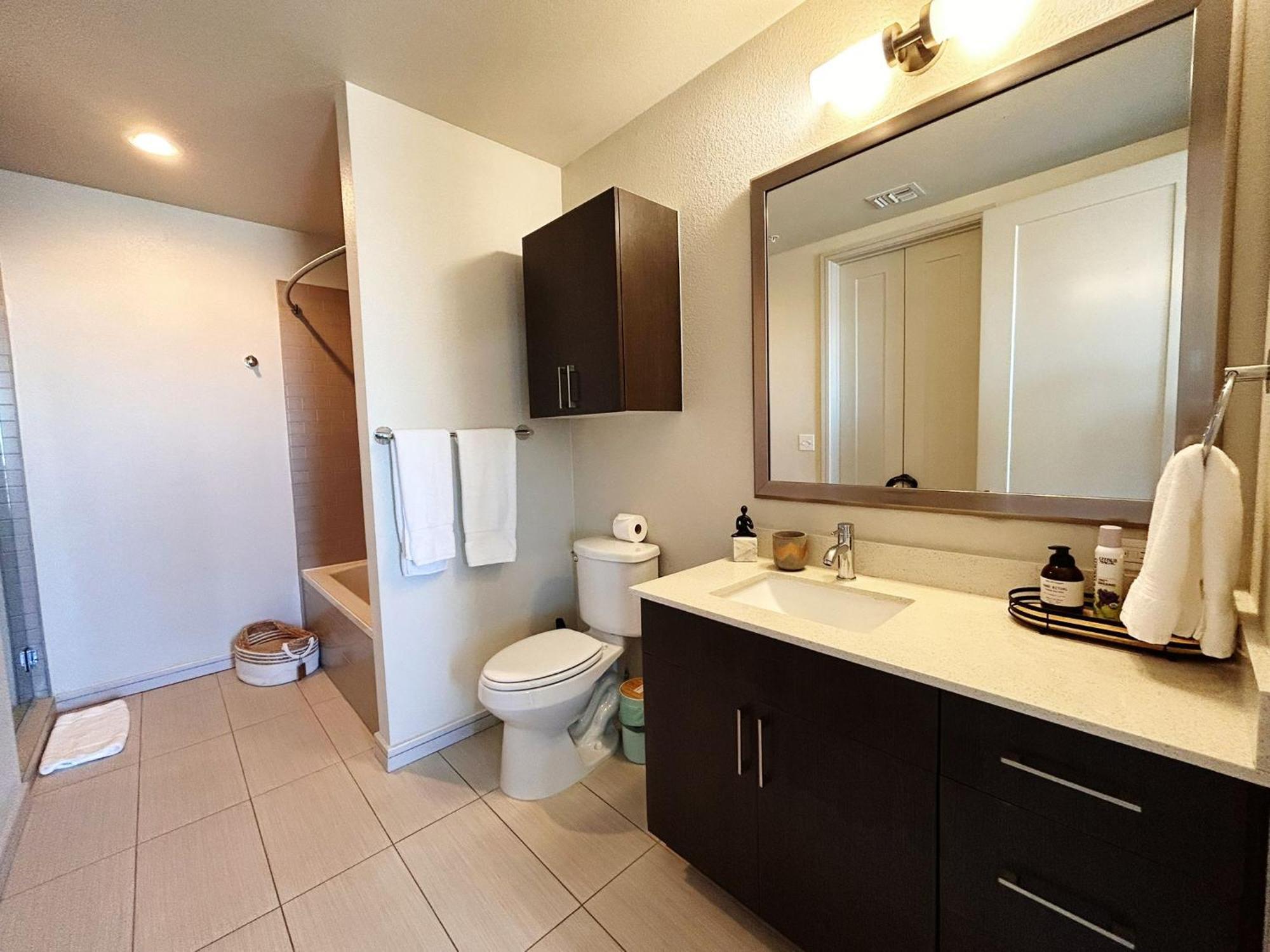 Indulge In Luxury Living 2 Bedroom Gem In The Heart Of Austin With Pool, Gym, And Breathtaking Views Bagian luar foto