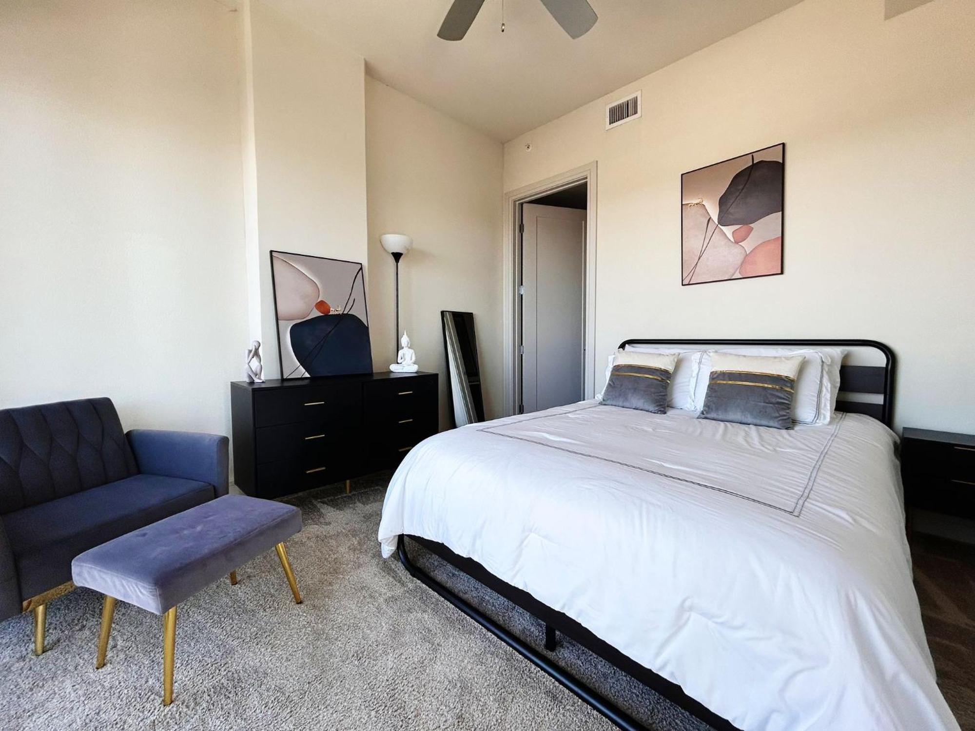 Indulge In Luxury Living 2 Bedroom Gem In The Heart Of Austin With Pool, Gym, And Breathtaking Views Bagian luar foto
