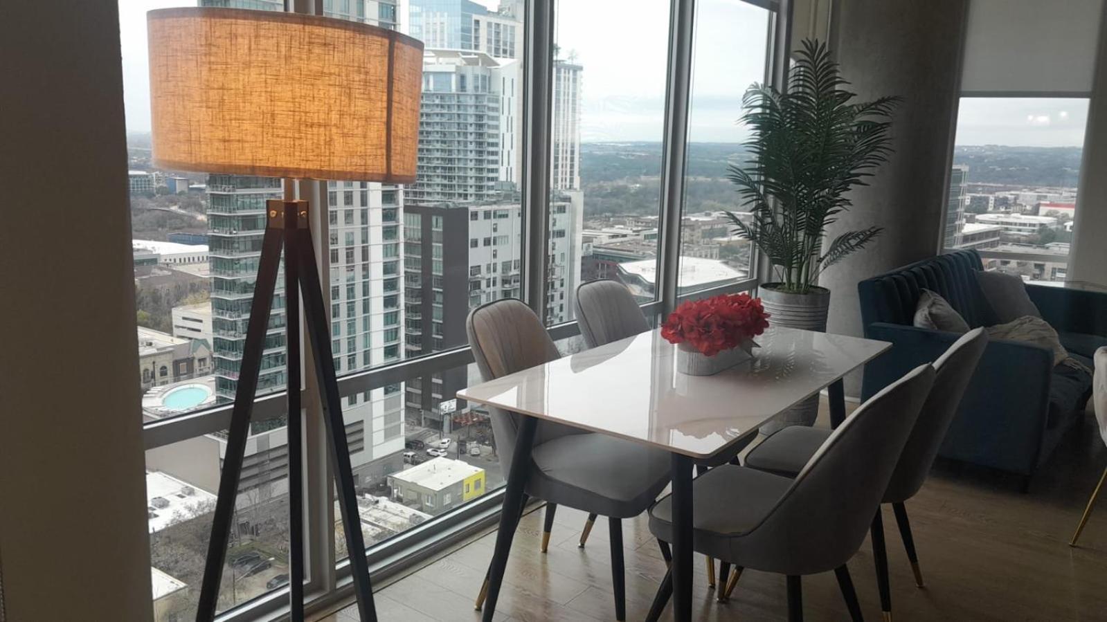 Indulge In Luxury Living 2 Bedroom Gem In The Heart Of Austin With Pool, Gym, And Breathtaking Views Bagian luar foto